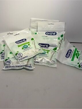 Oral-B Fresh Mint Floss Picks Bundle of 5 packs- White (75-Pack)